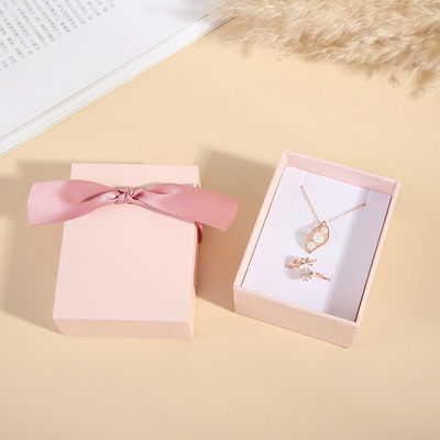 На заказ Красивая розовая детская ювелирная коробка с логотипом Кольцо Кольцо Серёжка Браслет Упаковка Картон