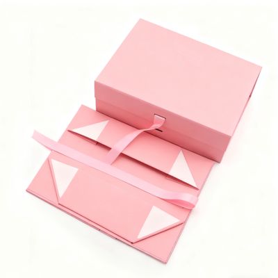 Подарочная коробка из художественной бумаги с магнитной крышкой прямоугольной формы, розовая с черным, для тиснения и матовой ламинации с логотипом заказчика