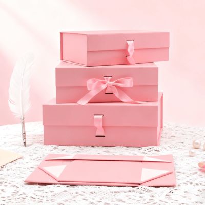 Подарочная коробка из художественной бумаги с магнитной крышкой прямоугольной формы, розовая с черным, для тиснения и матовой ламинации с логотипом заказчика