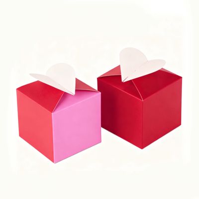 Раскройте очарование любви: наша эксклюзивная коробка для карточек в форме сердца. Глянцевая матовая ламинация, губчатая подкладка. Каждый особенный момент. Ручка. Свечи.